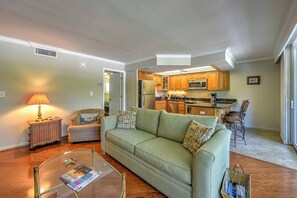 Interior - Marco Island Condo w/ Patio: Steps to Beach Access (Marco Island)