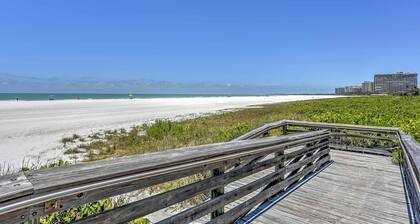 Marco Island Condo w/ Patio: Steps to Beach Access