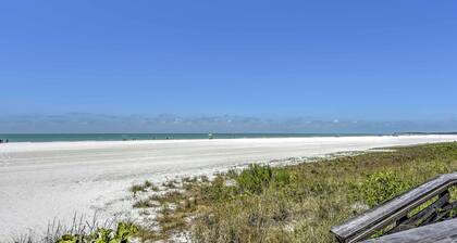 Marco Island Condo w/ Patio: Steps to Beach Access