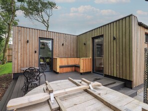 Cottage | Outdoor dining - Yew Tree Cabin (Penrith)