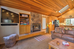 House (3 Bedrooms) | Interior - Sunriver Home w/ Hot Tub & 8 Sharc Passes (Bend)