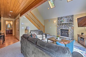 TV, fireplace, books - Peaceful Poconos Cabin w/ Lake Access & Views! (Lake Ariel)