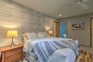 Room - Peaceful Poconos Cabin w/ Lake Access & Views! (Lake Ariel)