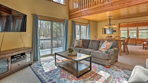 TV, fireplace, books - Peaceful Poconos Cabin w/ Lake Access & Views! (Lake Ariel)
