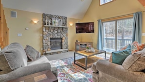 TV, fireplace, books - Peaceful Poconos Cabin w/ Lake Access & Views! (Lake Ariel)