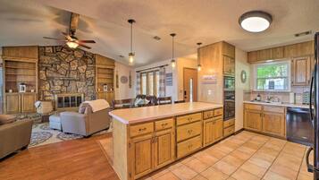 House (2 Bedrooms) | Interior