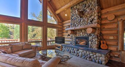 Custom Bitterroot Valley Cabin w/ Hot Tub & Views!