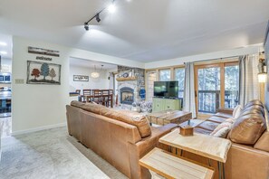 Apartment (2 Bedrooms) | Interior - 'snowdogs' Breck Condo w/ Fireplace: Walk to Lifts (Breckenridge)