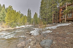 Apartment (2 Bedrooms) | Interior - 'snowdogs' Breck Condo w/ Fireplace: Walk to Lifts (Breckenridge)