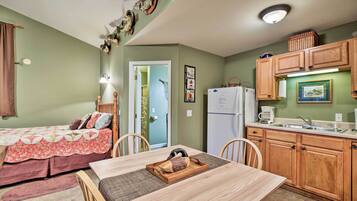 Apartment (0 Bedroom) | Interior