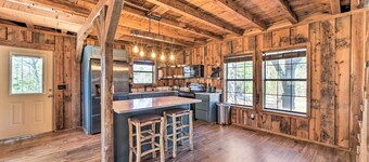 Wilburton Cabin w/ Fire Pit, Mountain Views!