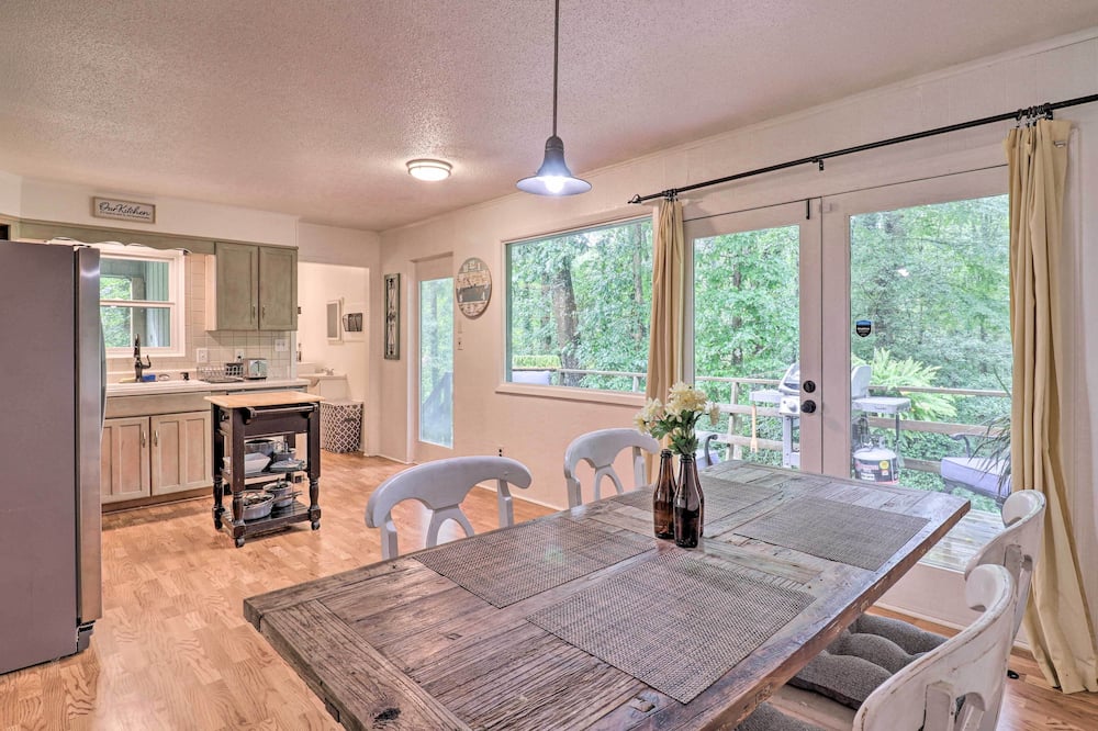 Peaceful Pisgah Forest Cottage w/ Fire Pit! - Brevard, NC