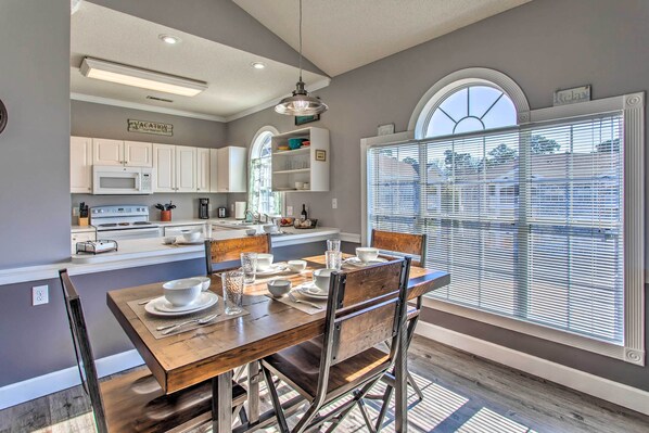 Apartment (2 Bedrooms) | Interior - Pool & Golf Course Views: Myrtle Beach Condo (Myrtle Beach)