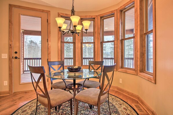 House (4 Bedrooms) | Interior