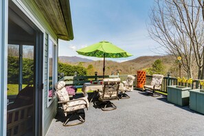 Apartment (2 Bedrooms) | Interior - Hot Tub, Fire Pit + Views: Balsam Grove Getaway (Balsam Grove)
