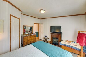 Apartment (2 Bedrooms) | Interior - Hot Tub, Fire Pit + Views: Balsam Grove Getaway (Balsam Grove)