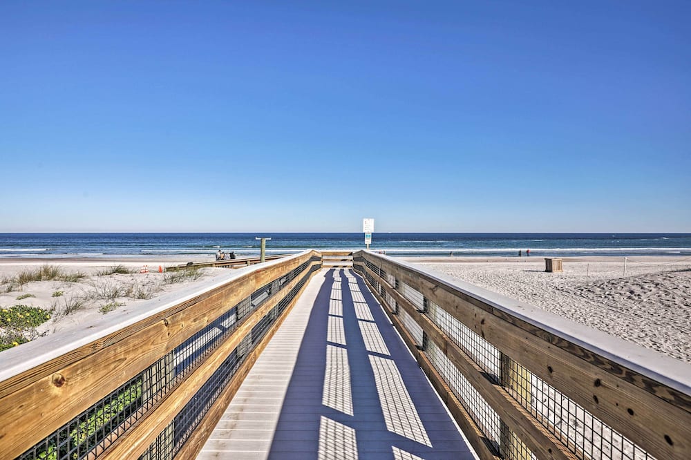 Beach Retreat in Jacksonville: Pet/family-friendly
