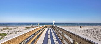 Beach Retreat in Jacksonville: Pet/family-friendly