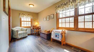 House (4 Bedrooms) | Interior