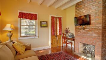 ุงูู
ูุดุฃุฉ ู
ู ุงูุฏุงุฎู