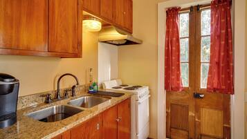 ุงูู
ูุดุฃุฉ ู
ู ุงูุฏุงุฎู