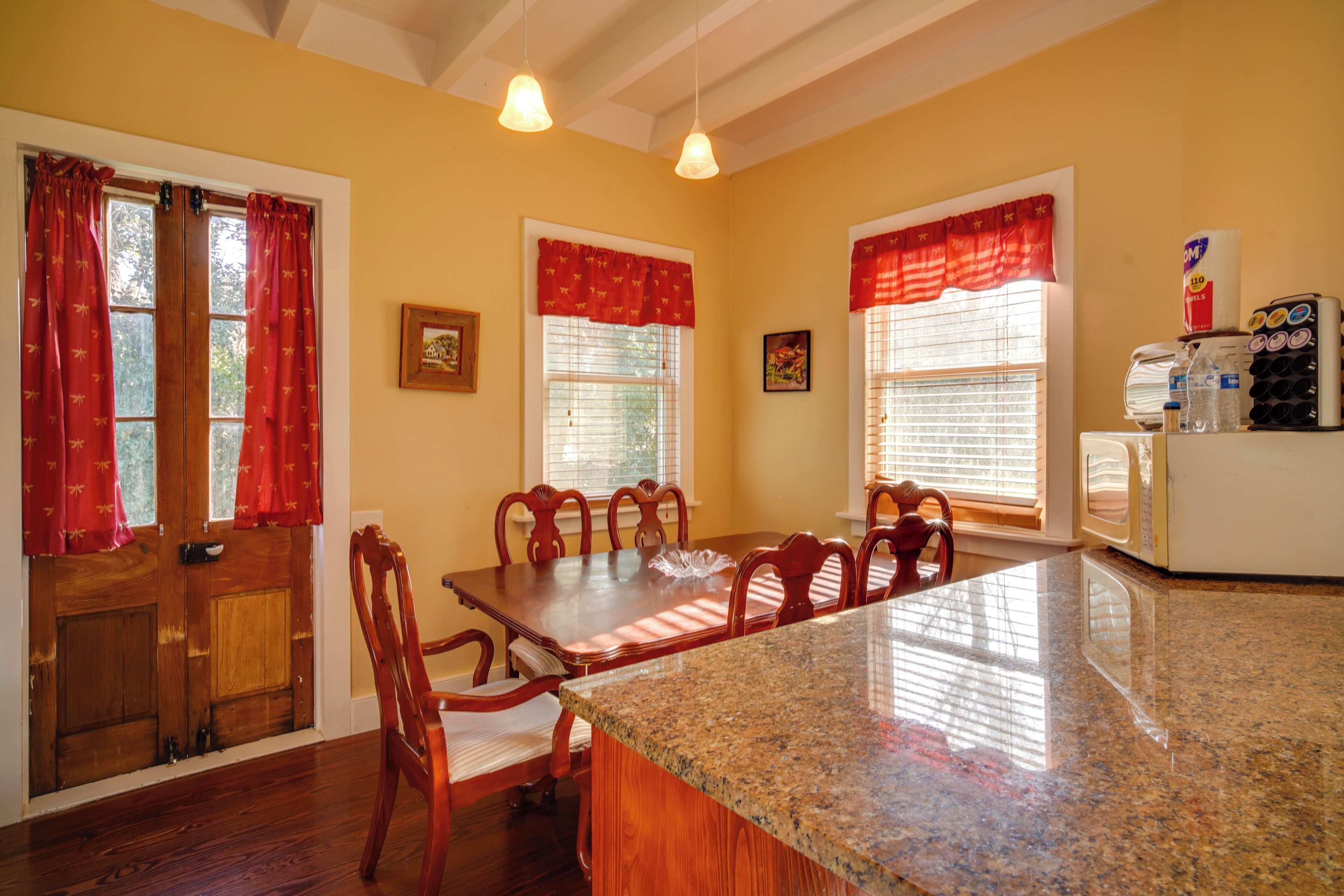 المنشأة من الداخل