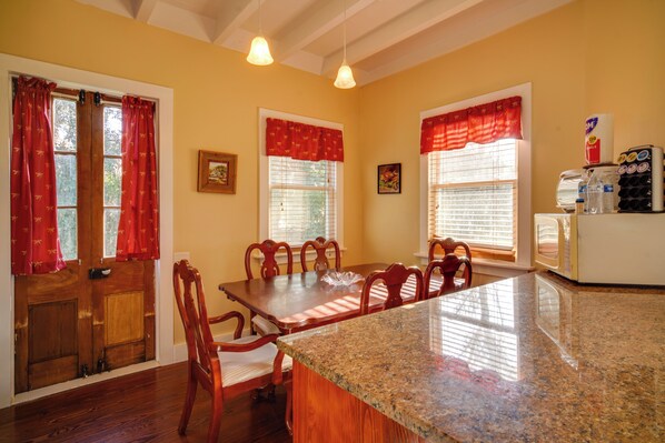 House (2 Bedrooms) | Interior - Tranquil Bayou Country Home w/ Pond: 8 Mi to Houma (Houma)