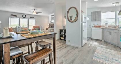 Pet-friendly Home: 10 Mi to Lake Okeechobee!