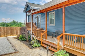 Apartment (3 Bedrooms) | Interior - Airy Apartment With Deck - Walk to Main Street! (Hendersonville)