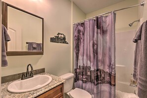 Apartment (3 Bedrooms) | Interior - Airy Apartment With Deck - Walk to Main Street! (Hendersonville)