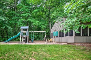 Children’s area - Wintergreen Resort Home ~ 2 Miles to Ski Slopes! (Roseland)