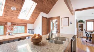 House (4 Bedrooms) | Private kitchen | Microwave, oven, stovetop, dishwasher