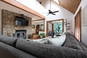 TV, fireplace - Wintergreen Resort Home ~ 2 Miles to Ski Slopes! (Roseland)