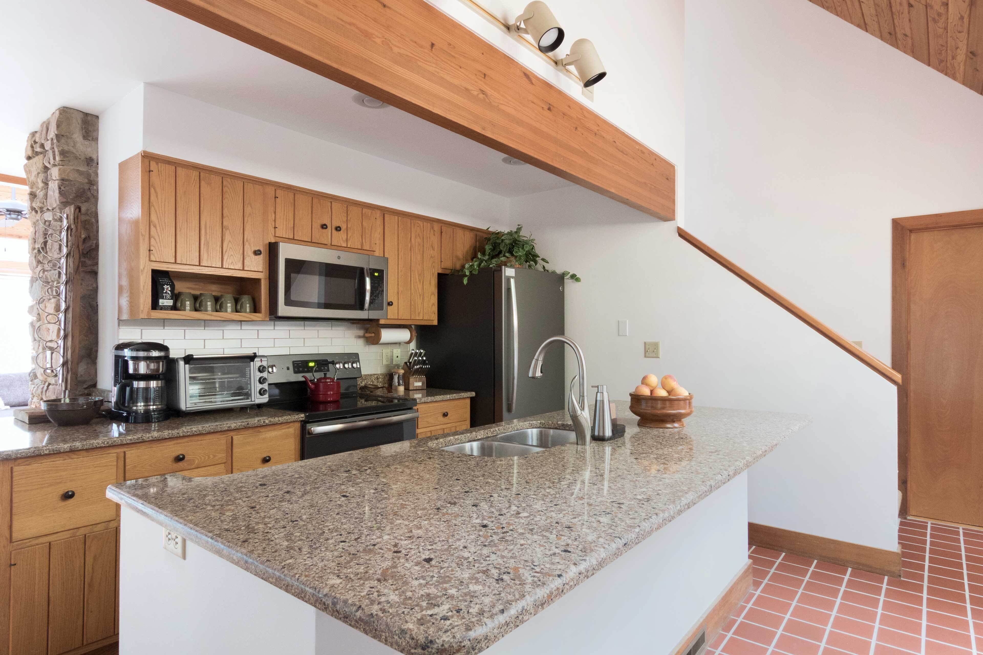 House (4 Bedrooms) | Private kitchen | Microwave, oven, stovetop, dishwasher