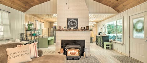 House (2 Bedrooms) | Interior