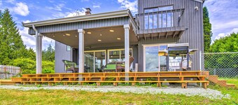 Stunning Hood Canal Getaway w/ Private Deck!