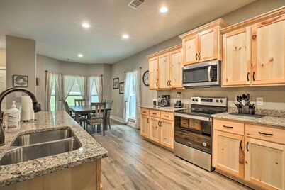 Tallassee Creekside Cabin w/ Forest Views!