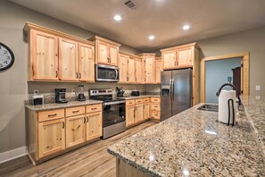 House (3 Bedrooms) | Interior - Tallassee Creekside Cabin w/ Forest Views! (Tallassee)