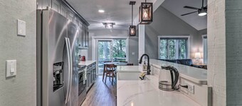 Unwind Fireside & Walk to Slopes! Poconos Getaway