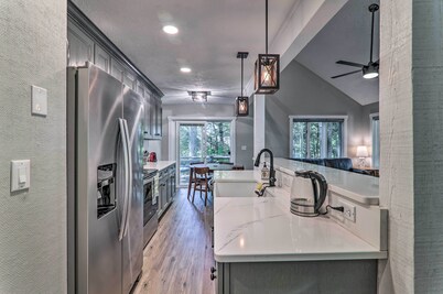 Unwind Fireside & Walk to Slopes! Poconos Getaway