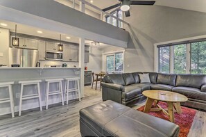 Apartment (2 Bedrooms) | Interior - Unwind Fireside & Walk to Slopes! Poconos Getaway (White Haven)