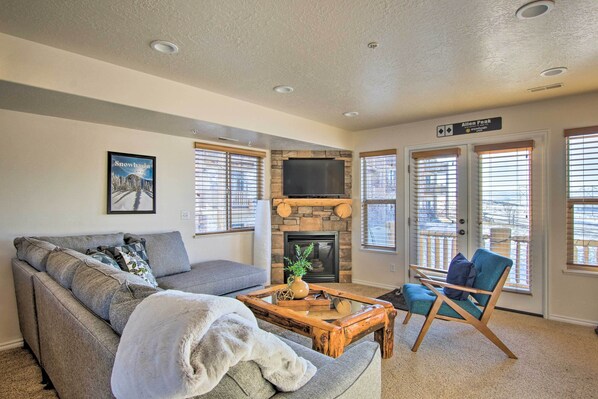 Apartment (3 Bedrooms) | Front of property