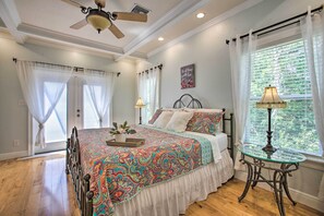 Interior - Waveland Family House, 4-minute Drive to the Beach (Waveland)