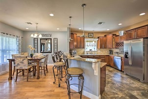 House (5 Bedrooms) | Interior