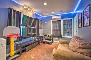 Interior - Waveland Family House, 4-minute Drive to the Beach (Waveland)