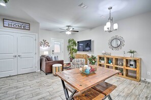 Interior - 2 Mi to Utrgv: Edinburg Apt in Quiet Neighborhood (Edinburg)