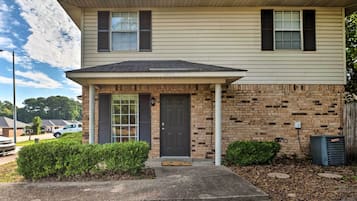 Apartment (2 Bedrooms) | Front of property