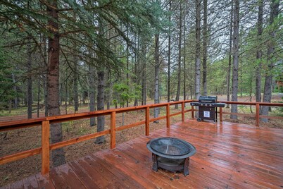 2 Cozy Island Park Cabins w/ Near the Lake!