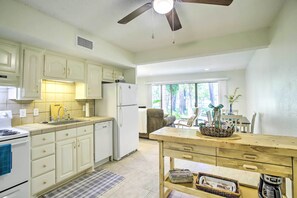 Apartment (1 Bedroom) | Interior - Walden Golf Course Condo Near Lake Conroe! (Montgomery)