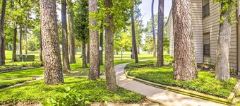 Walden Golf Course Condo Near Lake Conroe!